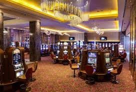 Giao diện casino trực tuyến hii88 với live dealer chuyên nghiệp